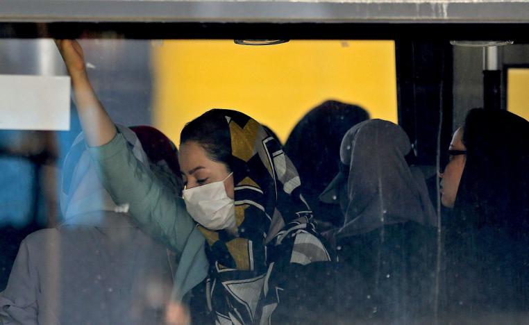 نساء إيرانيات في حافلة وسط طهران