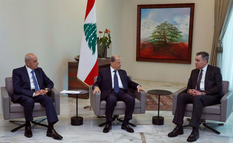 لقاء بين رئيس الحكومة اللبنانية مصطفى أديب (يمين) وعون (وسط) وبري