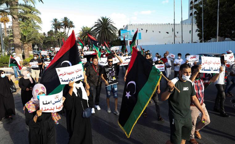 الشباب يقودون المظاهرات في طرابلس