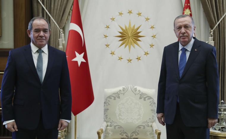 الرئيس التركي رجب طيب أردوغان ووزير الخارجية الجزائري صبري بوقادوم 