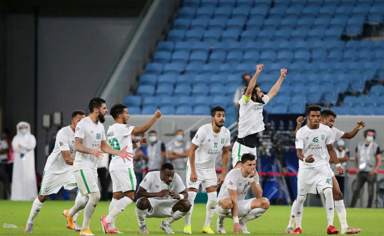 ضربات الحظ تبتسم للاهلي