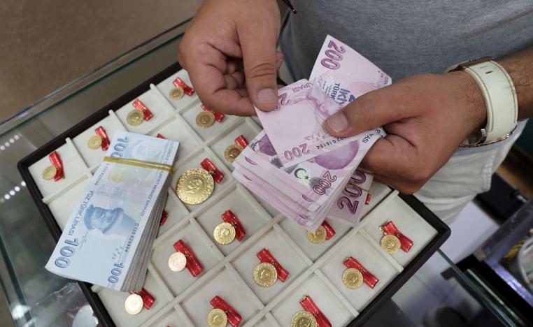 انهيار تلو الآخر لليرة التركية 
