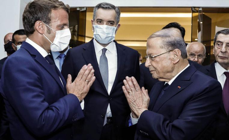 الرئيس اللبناني ميشال عون يستقبل الرئيس الفرنسي ايمانويل ماكرون بحضور رئيس الوزراء المسمى مصطفى أديب