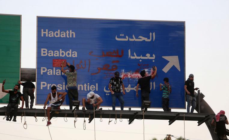 شعاران مخصصان الرئيس: ارحل، نحن معك