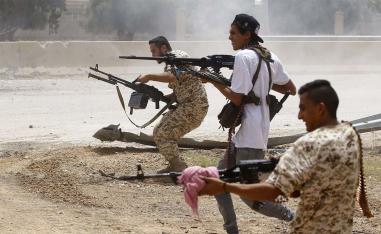 The report says extremists with previous militant links have been involved in the Tripoli fighting