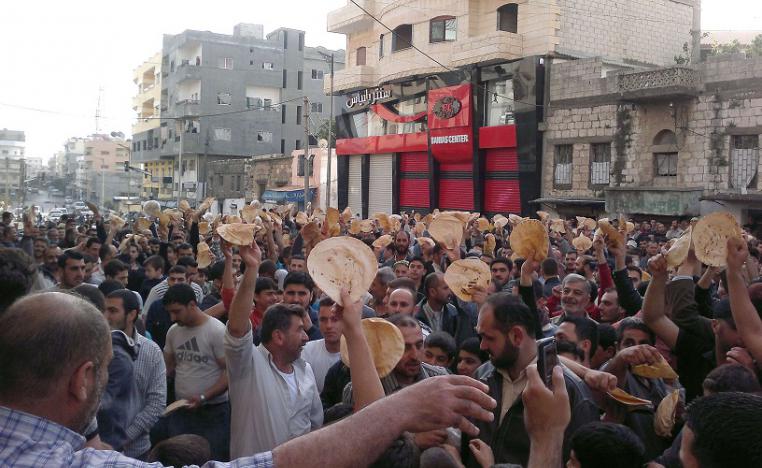 مسيرة احتجاجية مناهضة لنظام الأسد شمال سوريا