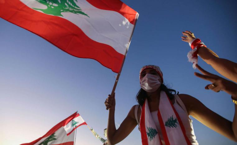 متظاهرون لبنانيون يحيون ذكرى سنة على انطلاق الحراك