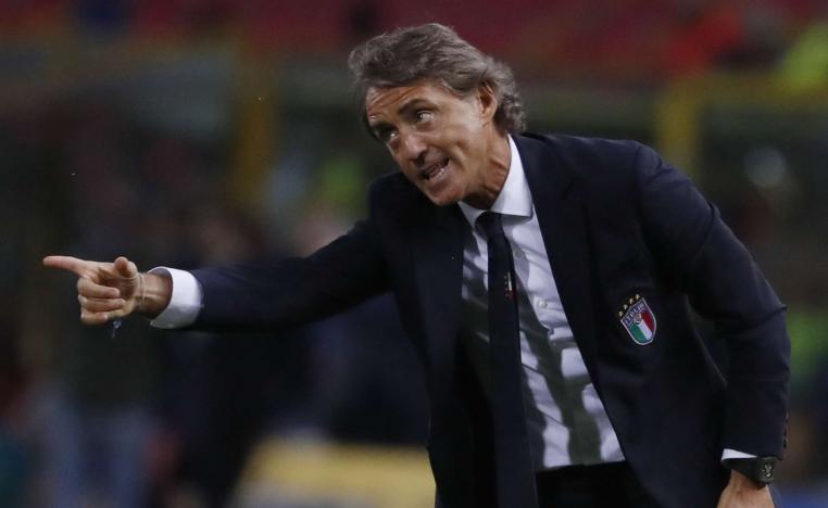  المدرب مانشيني يقود منتخب ايطاليا عن بُعد بسبب إصابته بفيروس كورونا المستجد