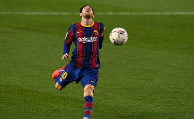برشلونة يضع بصمته بتسجيله ثنائية