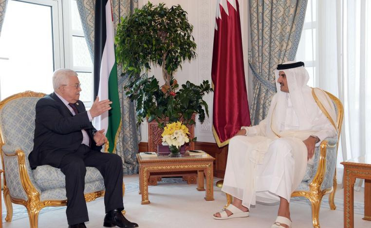 أمير قطر الشيخ تميم بن حمد آل ثاني في لقاء سابق مع الرئيس الفلسطيني محمود عباس