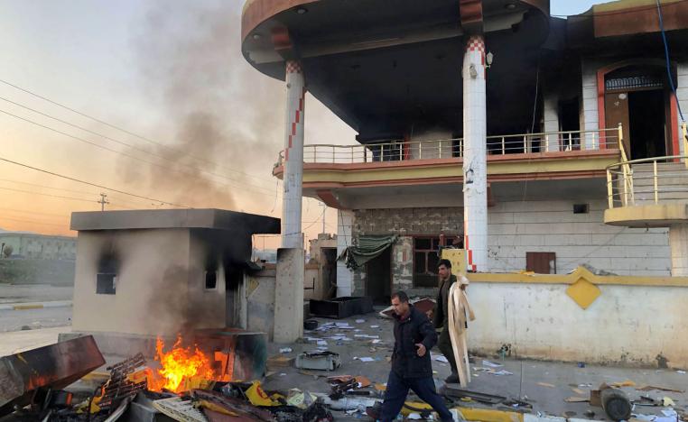 مقر للحزب الديمقراطي الكردستاني تعرض للحرق في السليمانية من قبل المحتجين
