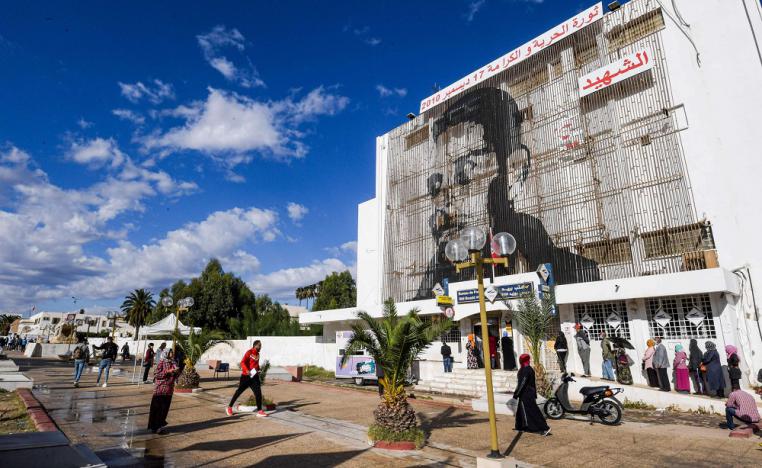 الديمقراطية الناشئة بعد الثورة عممت الفقر في تونس