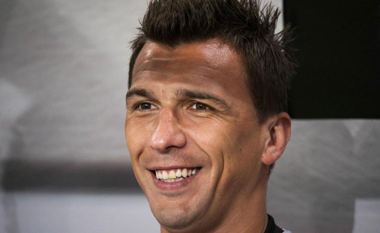 المهاجم الكرواتي المخضرم يدافع عن ألوان النادي اللومباردي حتى نهاية الموسم 