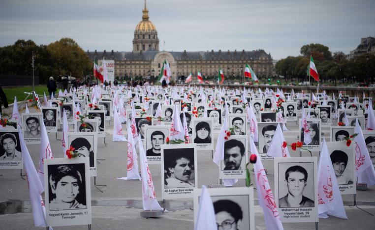 صورة لآلاف السجناء السياسيين المعدومين في إيران 