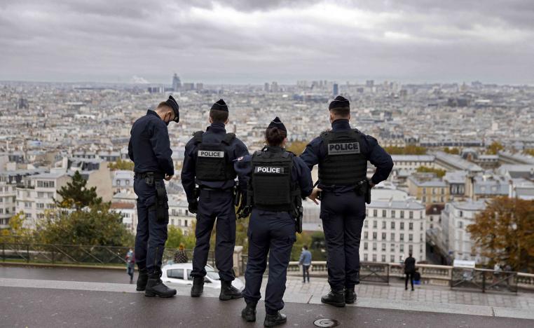 فرنسا تتعقب ترسانة أسلحة ضخمة باعها عسكريون لمتطرفين