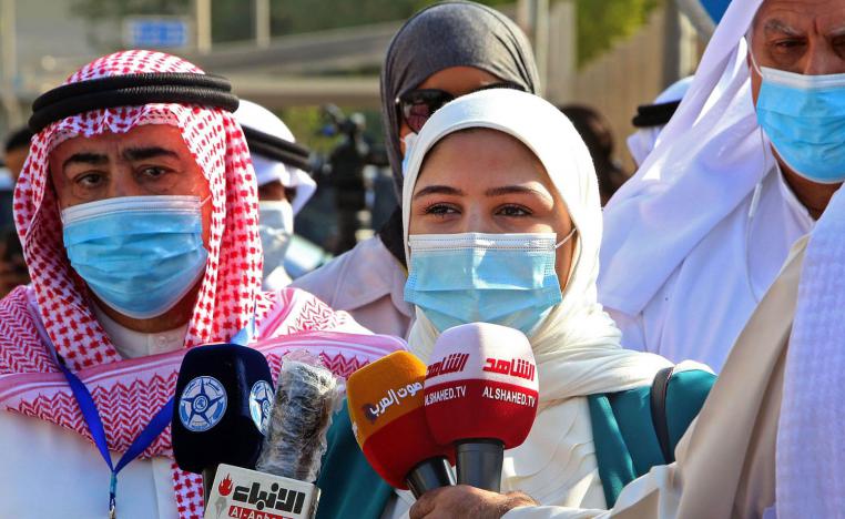 المرشحة خديجة القلاف اثناء الحملة الانتخابية في الكويت