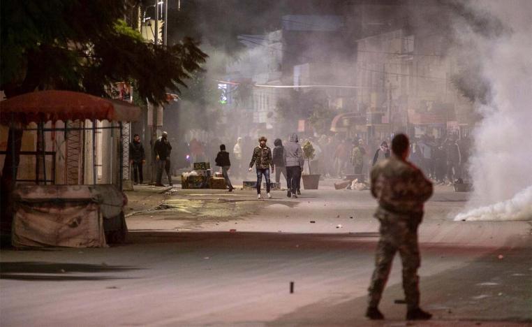 Protesters defy the lockdown