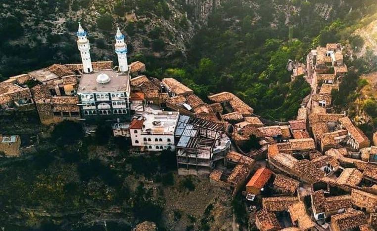 مآرب قضاها الشباب هنالكا