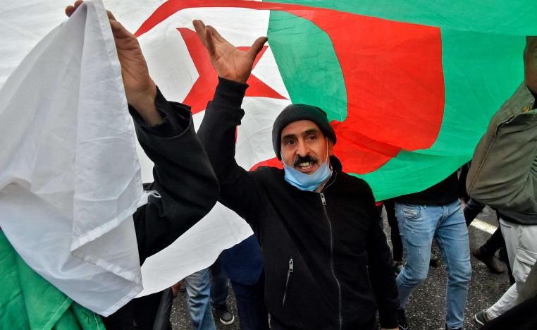 الحراك الشعبي يدخل معركة لي اذرع مع النظام في الجزائر
