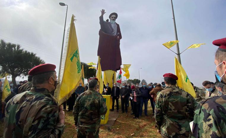 مقاتلون من حزب الله يحيون ذكرى الثورة الإيرانية