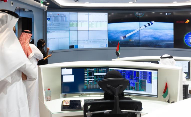 'دي إم سات-1'