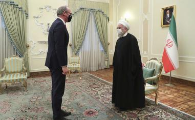 روحاني يستقبل وزير الخارجية الإيرلندي سايمون كافيني 