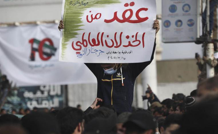 متظاهرون في إدلب ضد اهمال القضية السورية