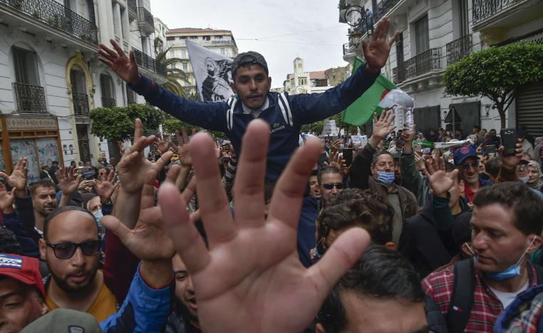 الجزائر تواجه الحراك الشعبي بالقمع