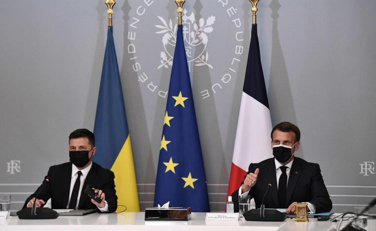 الرئيس الأوكراني فولوديمير زيلينسكي يبحث في فرنسا عن دعم أوروبي في مواجهة "خطر" روسي