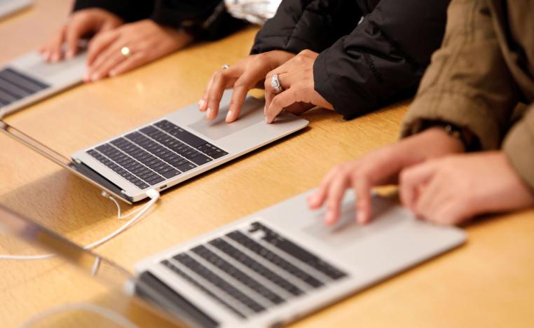 أجهزة آبل ماك بوك