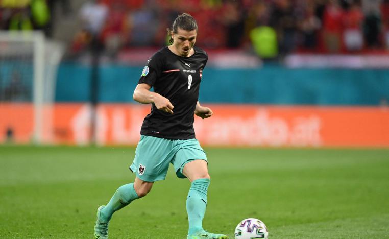 نجم فريق لايبزيغ لقيادة منتخب بلاده النمسا للفوز على هولندا