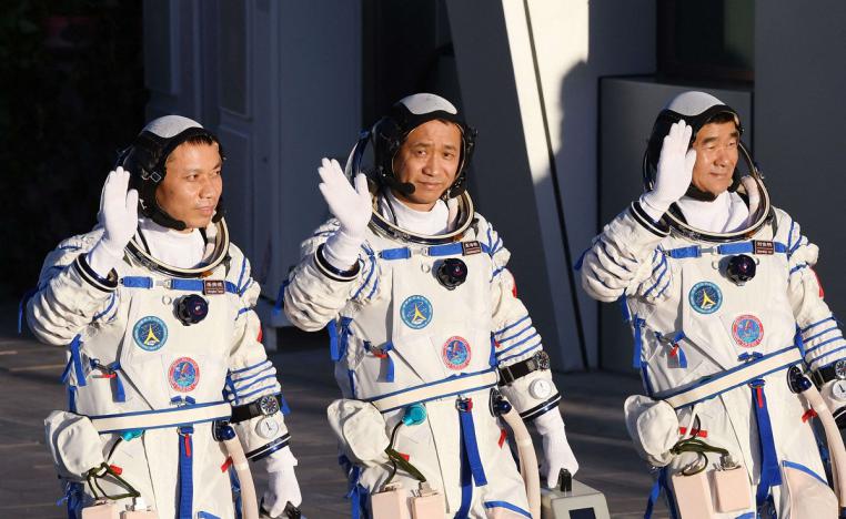 الرواد الصينيون الثلاثة الذين أقلعوا إلى محطة الفضاء الصينية