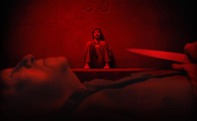 الممثل الاسباني إيفان ماساغوي في مشهد من فيلم "المنصة" (الصورة من حساب نتفليكس على فيسبوك)