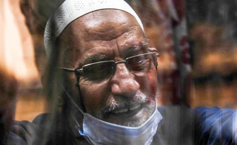 محمد بديع زعيم الأخوان في مصر اثناء محاكمته
