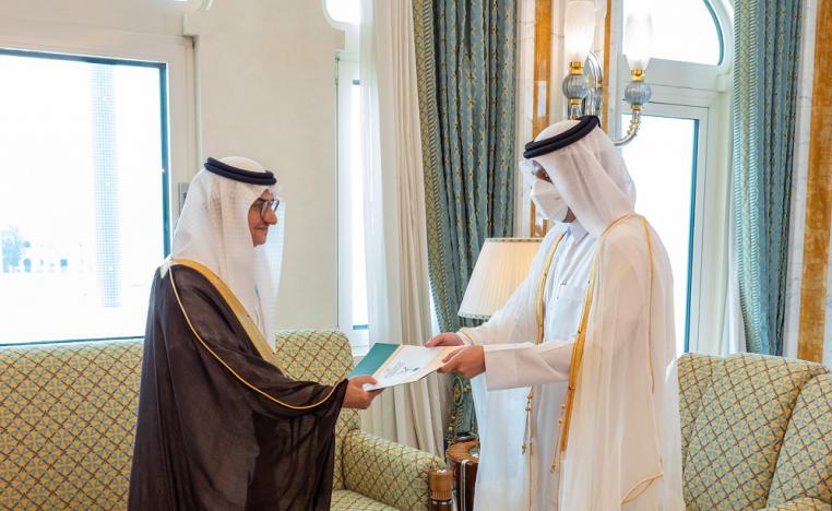 وزير الخارجية القطري يتسلم اوراق اعتماد السفير السعودي لدى الدوحة