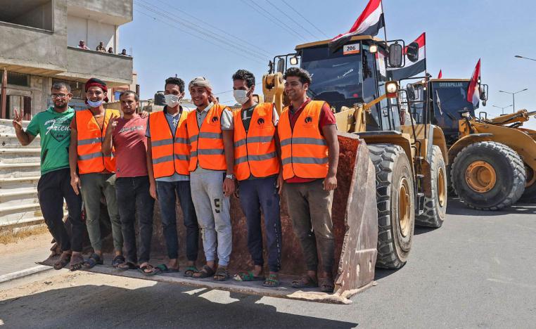عمال مصريون يدخلون قطاع غزة ضمن حملة اعمار ما خربته الحرب