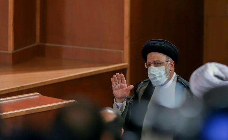 سلطة القرار في إيران بيد خامنئي لا رئيسي