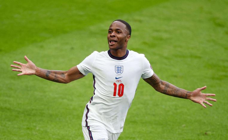 'المقاتل' سترلينغ للرد على المشككين