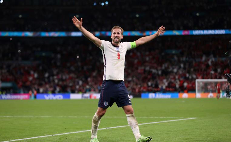  انكلترا على بعد فوز من اللقب