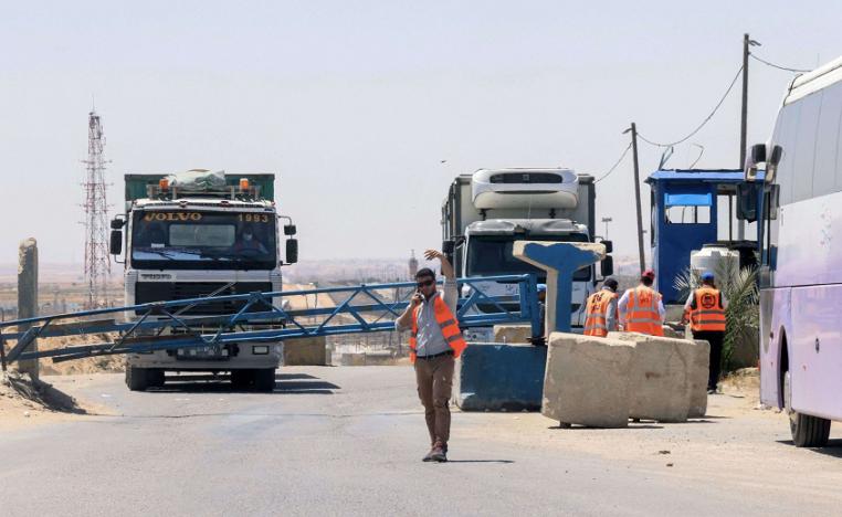 إسرائيل تفاقم معاناة الفلسطينيين بتشديد الحصار الاقتصادي 