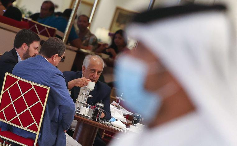خليل زاد في قطر لحث طالبان على العودة الى المفاوضات