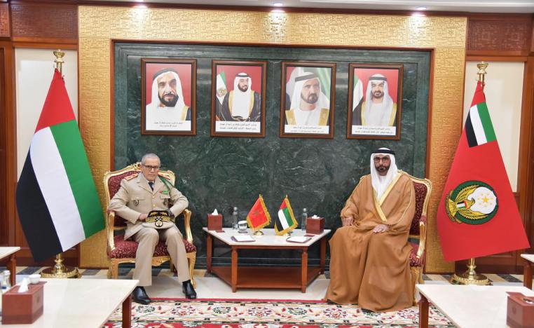 المفتش العام للجيش المغربي بلخير الفاروق والشيخ حمد محمد ثاني الرميثي رئيس أركان الجيش الإماراتي