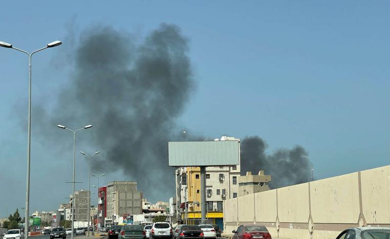دخان من اشتباكات بين كتائب متصارعة في طرابلس