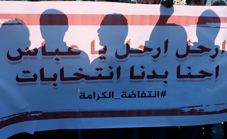 محمود عباس يواجه ضغوطا داخلية ومطالبات بالرحيل