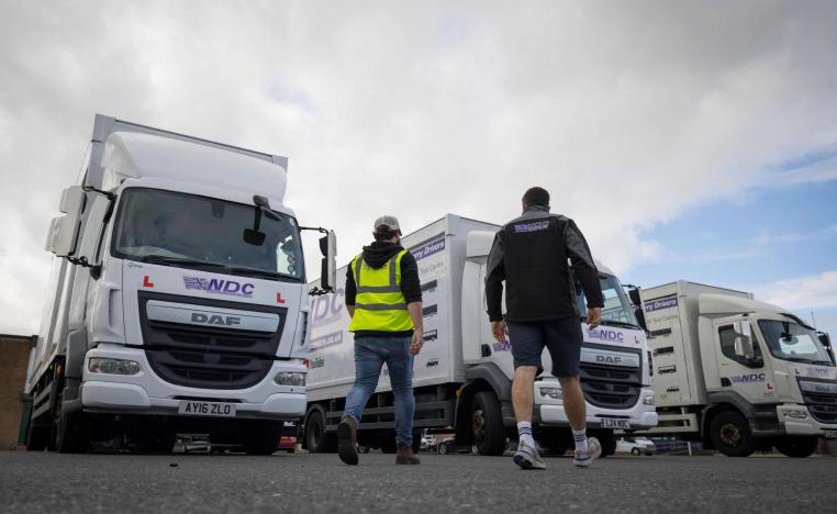 نقص في سائقي الشاحنات يربك سلاسل الامدادات لبريطانيا