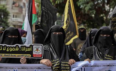 فلسطينيات يتظاهرن للمطالبة بإطلاق سراح السجناء الفلسطينيين في غزة