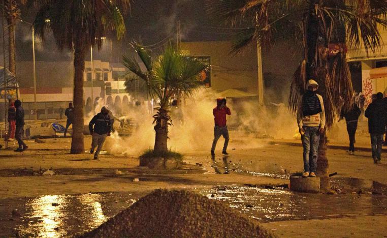 احتقان شعبي في بلدة عقارب بعد اعادة فتح مصب نفايات في البلدة