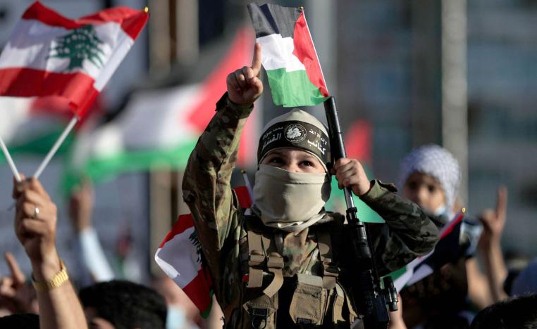 طفل فلسطيني في تظاهرة لتأييد حماس في بيروت