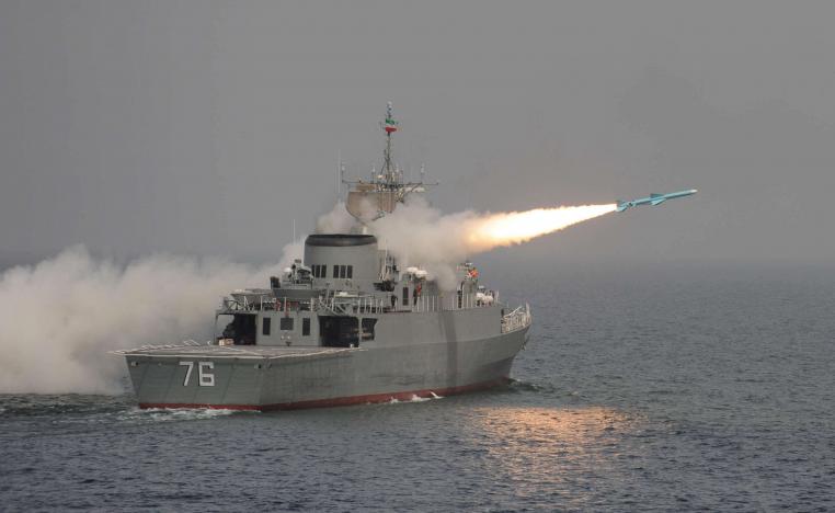 إيران تختبر صواريخ باليستية وصواريخ كروز في مناورات بالخليج