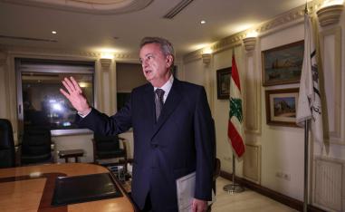 'خلال الحرب ما بنغير ضباطنا'